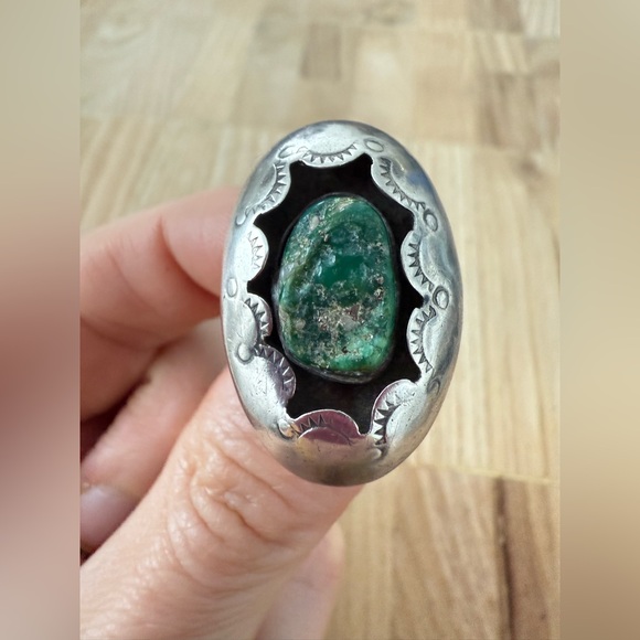 Vintage Jewelry - Vintage southwestern silver stamped oval ring with green stone